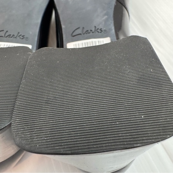 🆕 Clarks Black Patent Leather Heels with Gold Detail NWT Nyta 45 Jazz Pump - Picture 12 of 13